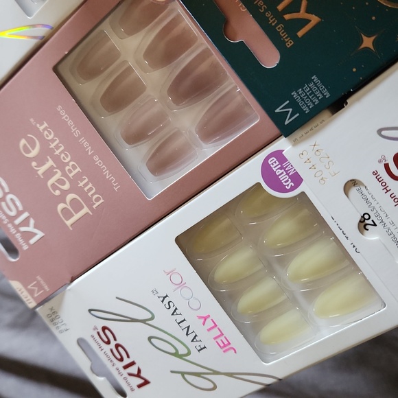** KISS ** Unopened KISS Press on nails - Picture 2 of 5